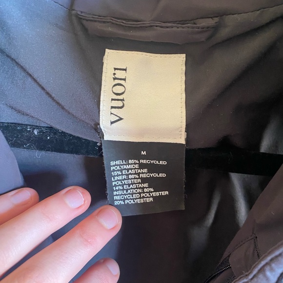 Vuori Black Puffer Vest - Picture 2 of 4